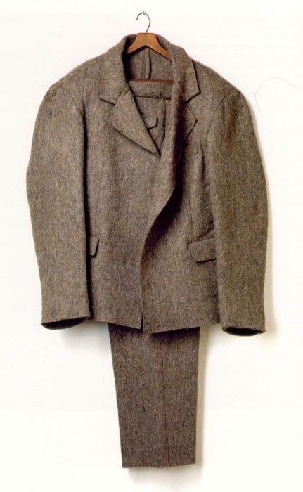 Beuys Felt suit, 1970, 170.2x99.1 cm, The Art Institute of C. , 