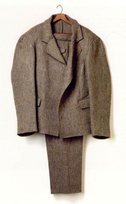 Beuys Felt suit, 1970, 170.2x99.1 cm, The Art Institute of C. , 