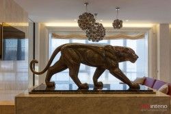 Скульптура пантеры в интерьере квартиры